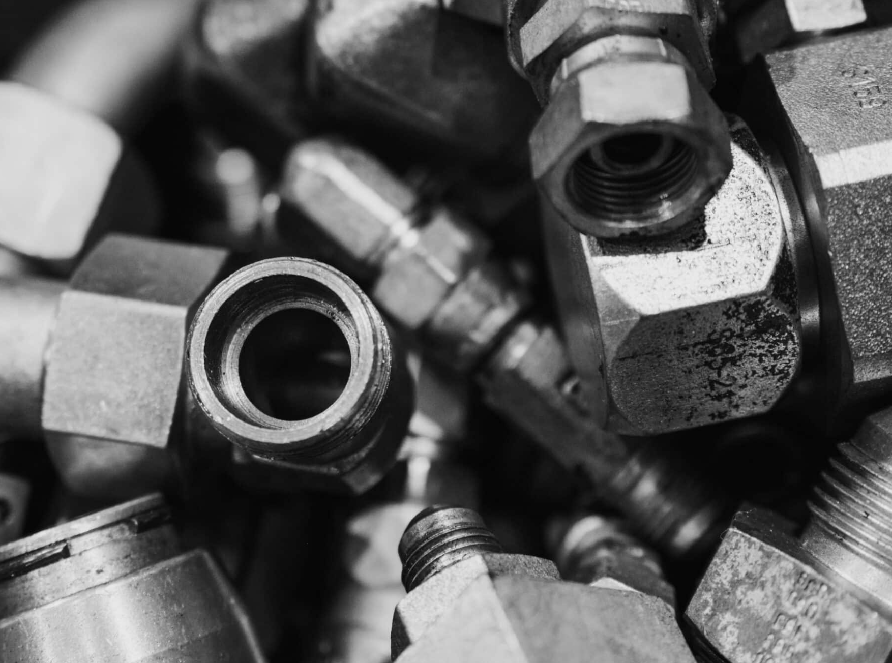 Guide de sélection des raccords hydrauliques : facteurs clés à maîtriser rapidement